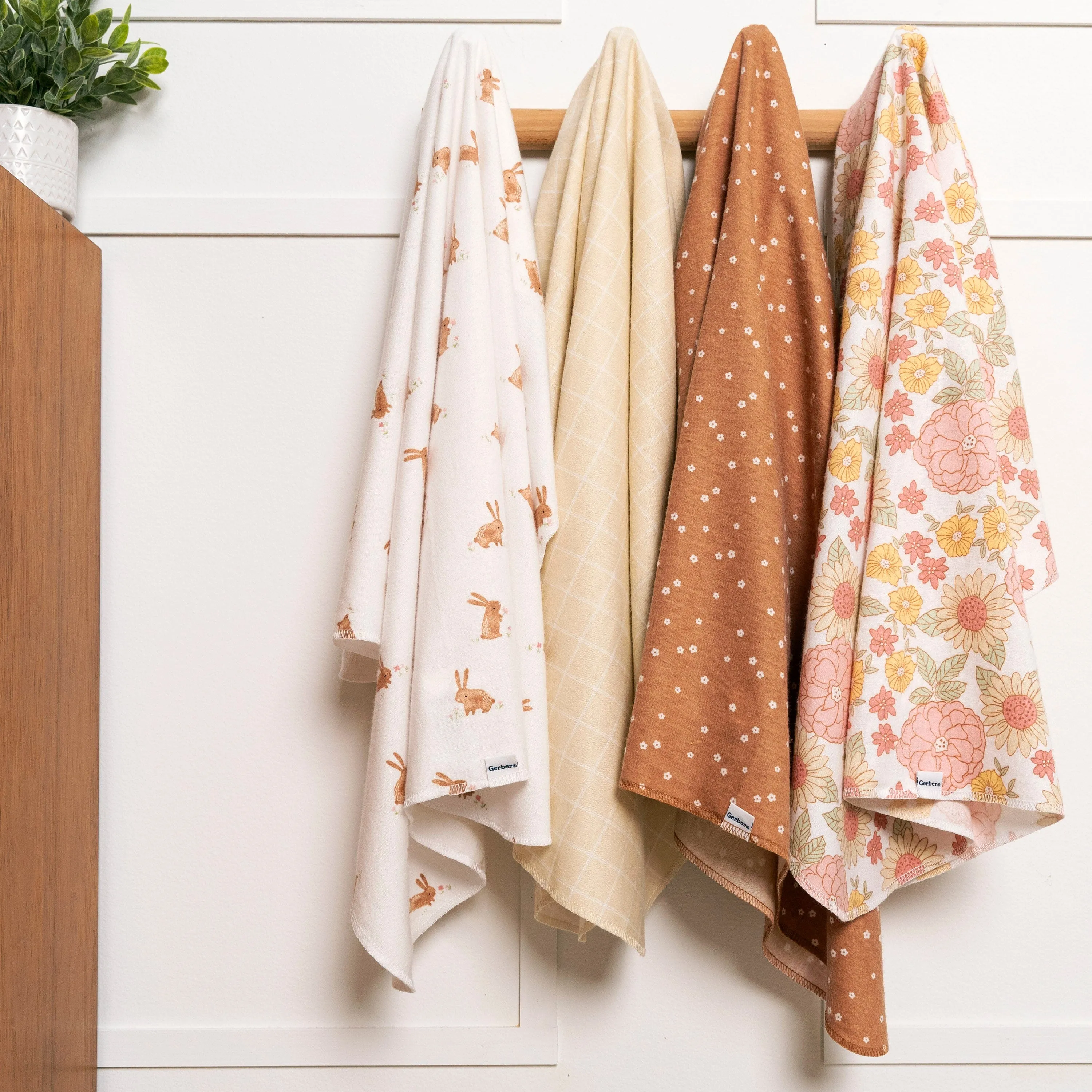 4-Pack Baby Girls Retro Floral Flannel Blankets Gerber Childrenswea