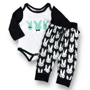 Boys Size 6-12 Months B&W 2-Pc Comfy Bunny Print Outfit