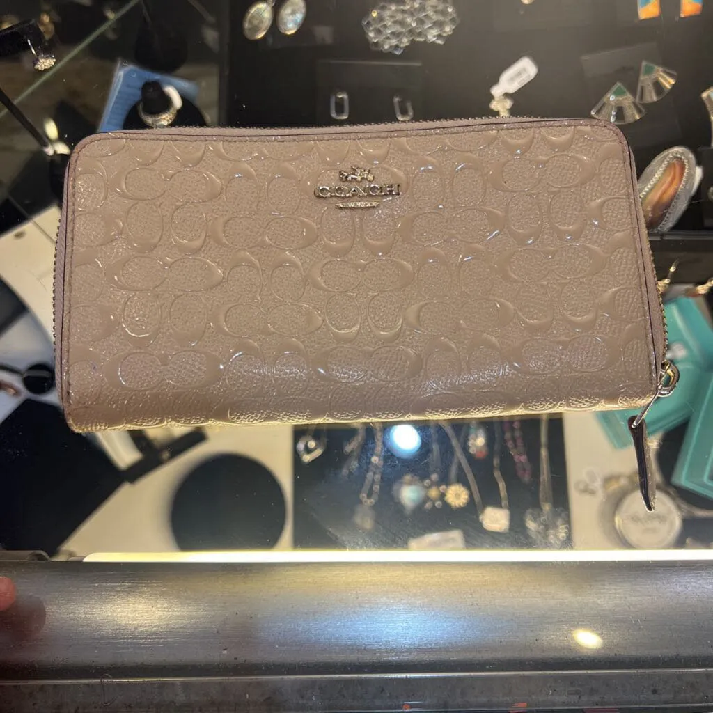 Coach Patent Logo Zippy ACCESSORIES Wallet
