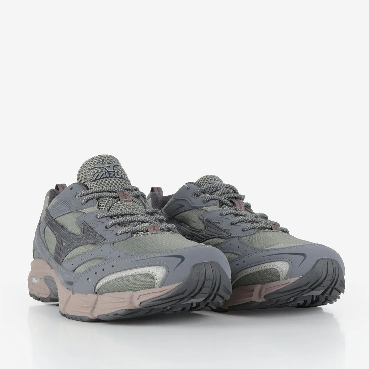 Editors Choice Mizuno MXR Tech Shoes  Going Fast!