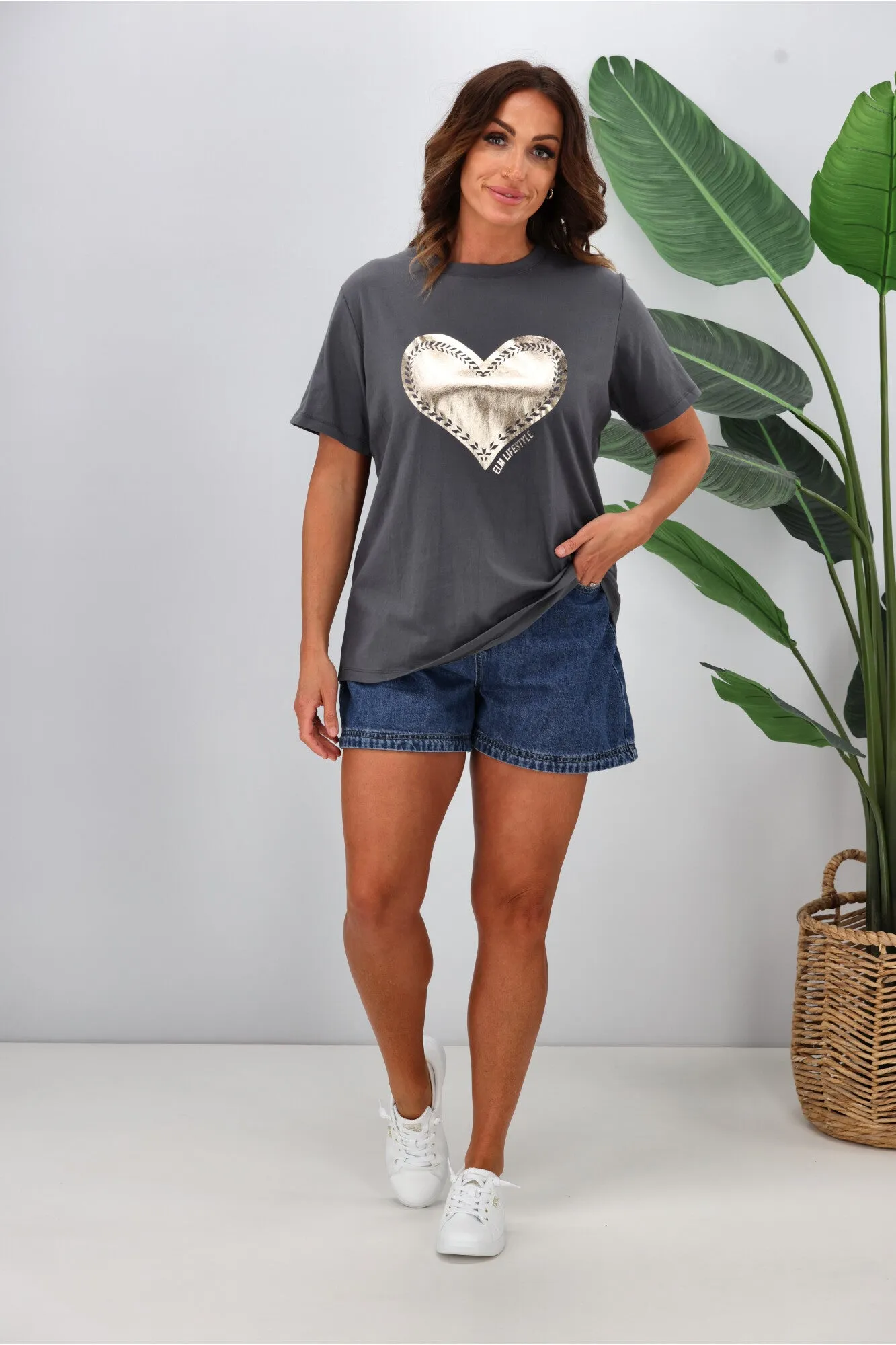 Elm Hearts Fancy Heart Tee Washed Black