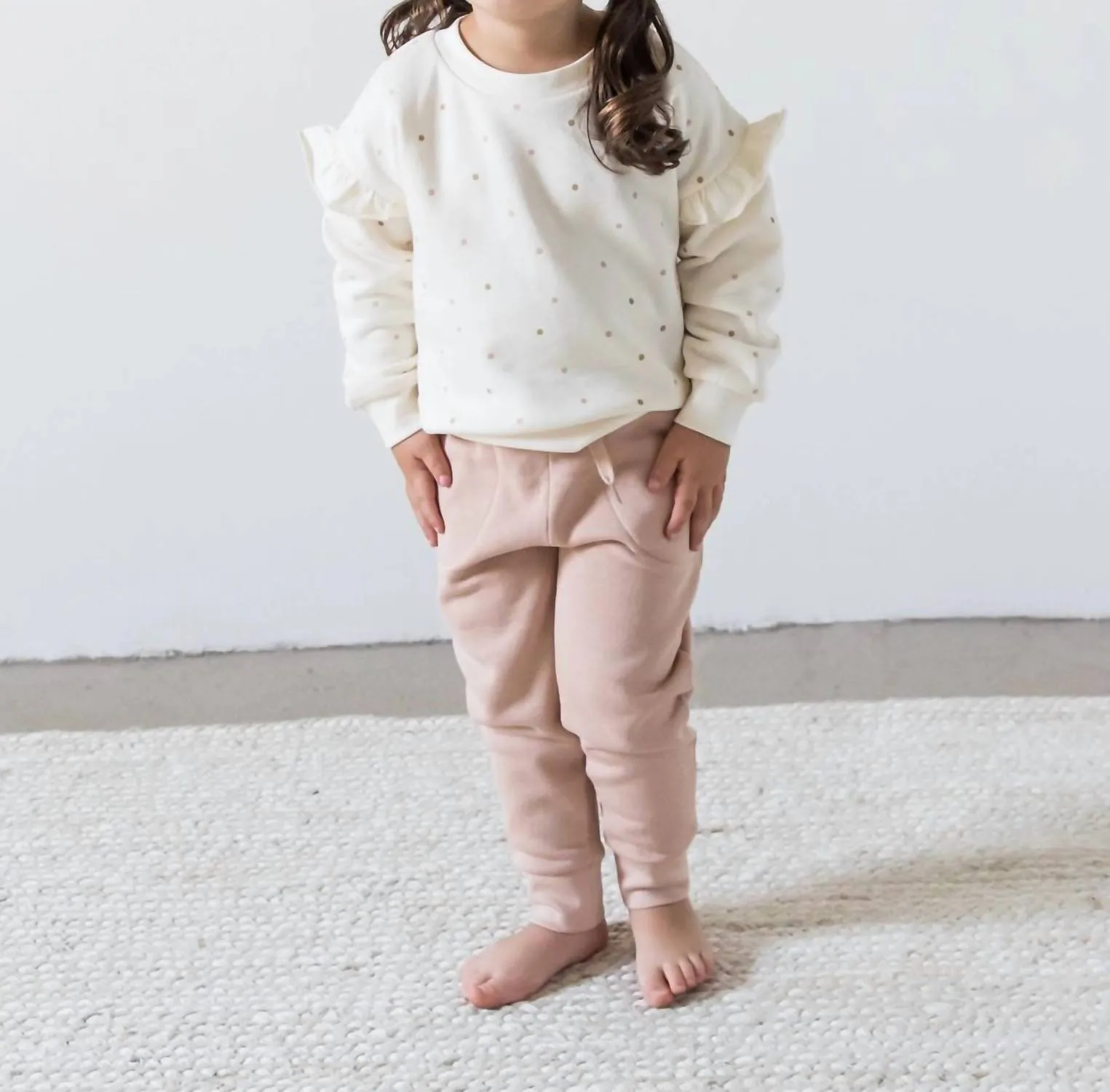 Girl's Abbie Fleece Ruffle Sleeve Pullover In Ivory/fawn