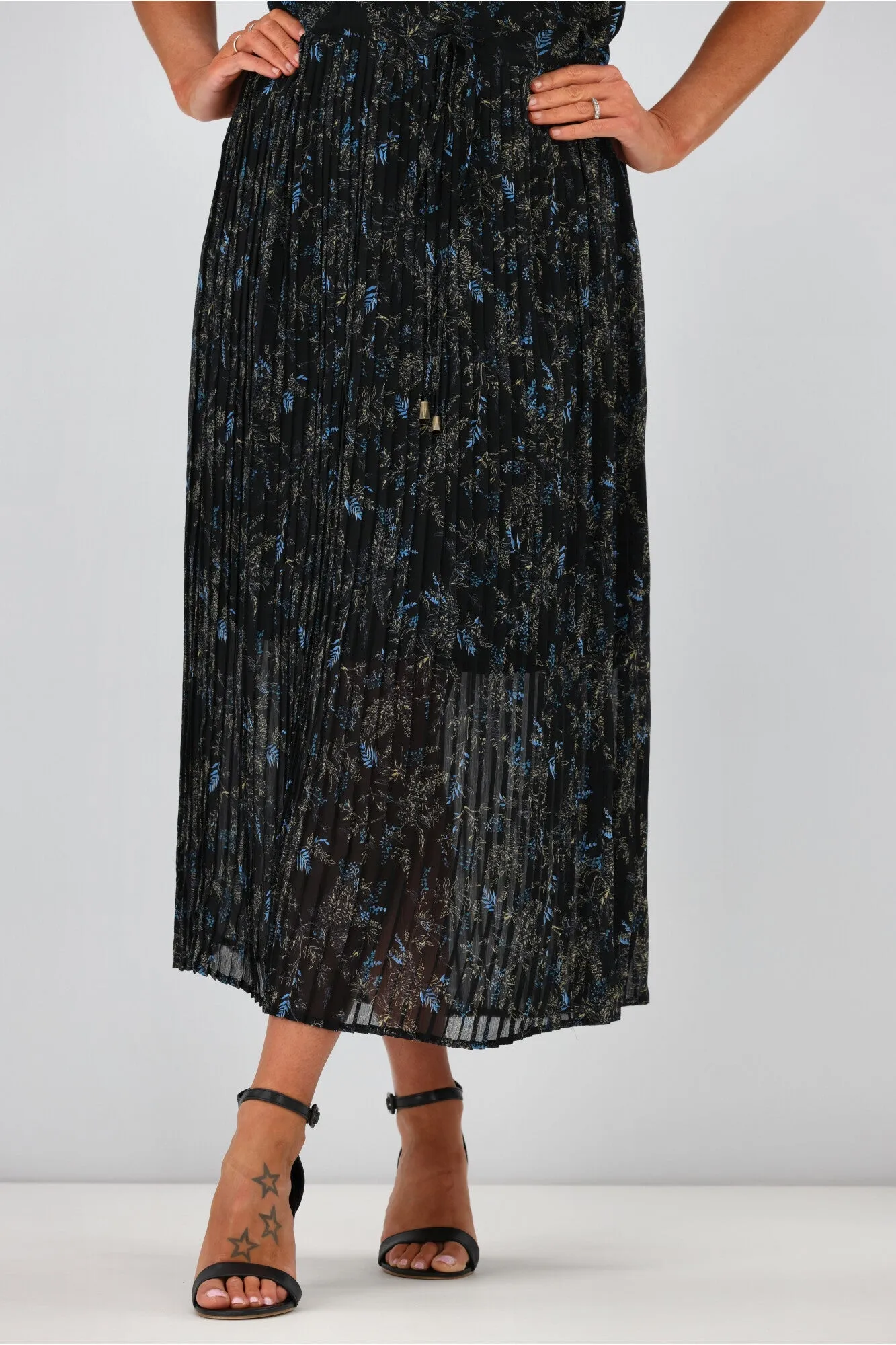 Gloss by Shine On Nyla Pleated Dress  Black Fauna Print