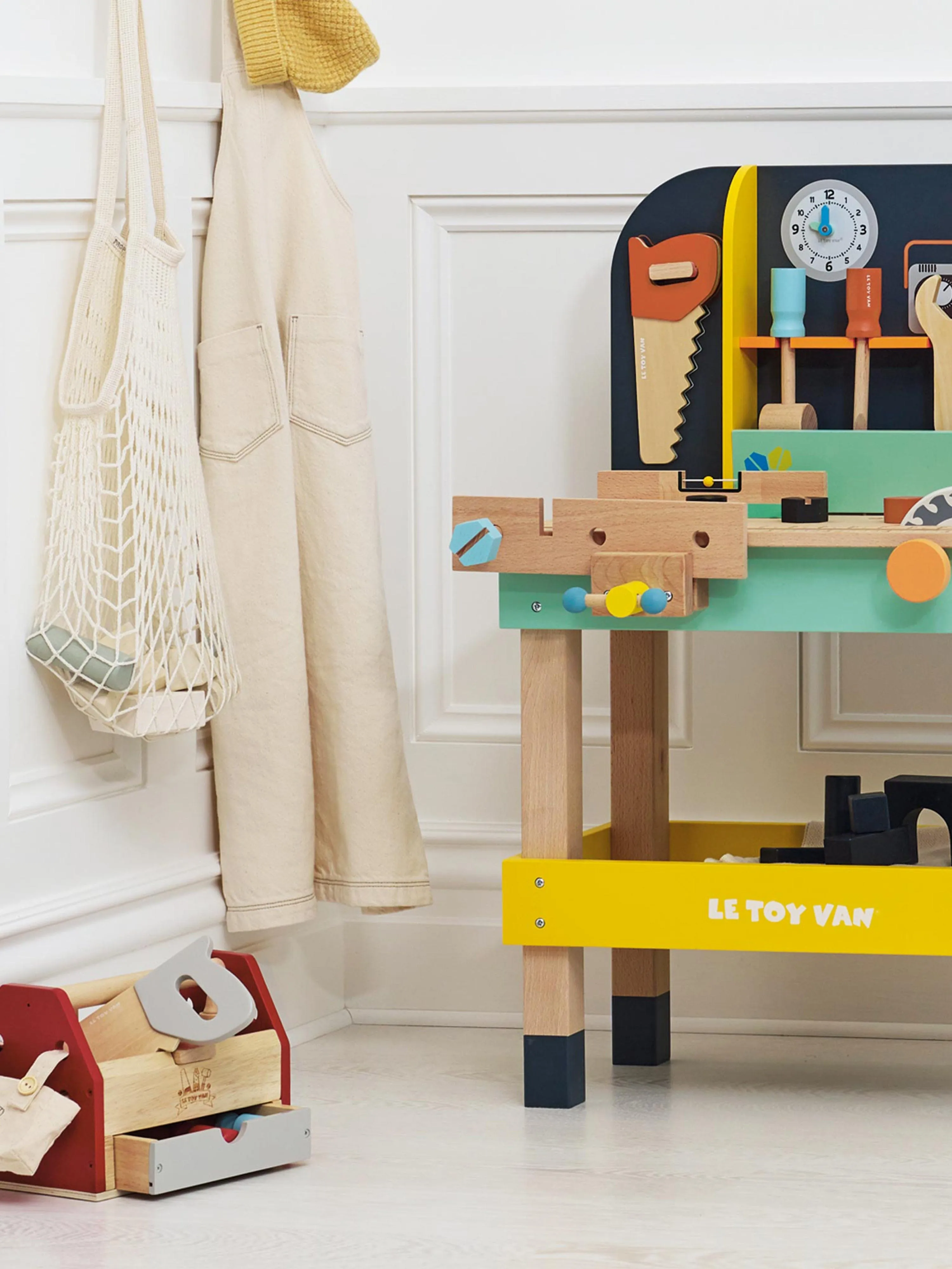 Le Toy Van Tool Box & Wooden Tools-11 Accessories (W:216 D:135 H:155mm)
