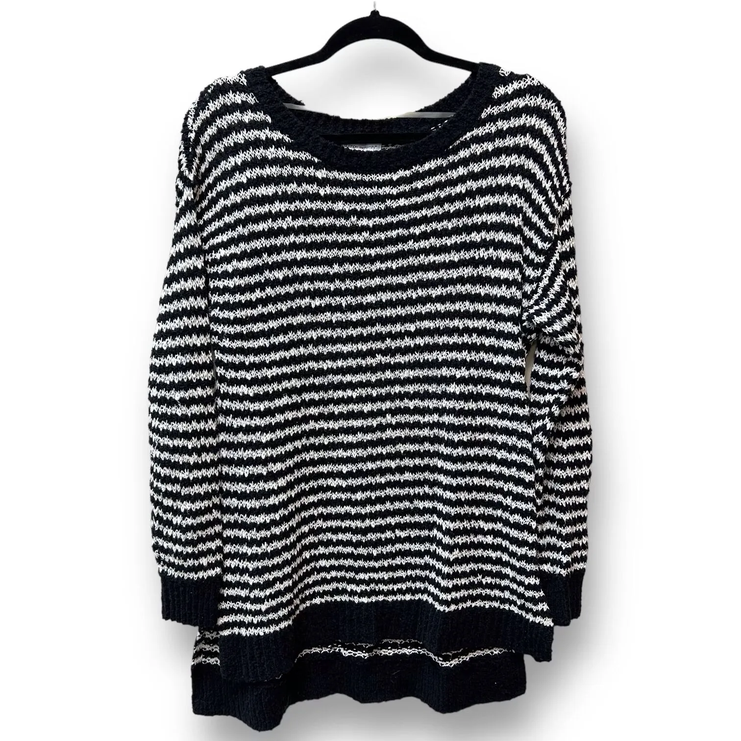 Liz Lange Size Medium Full Length Knit Maternity Sweater