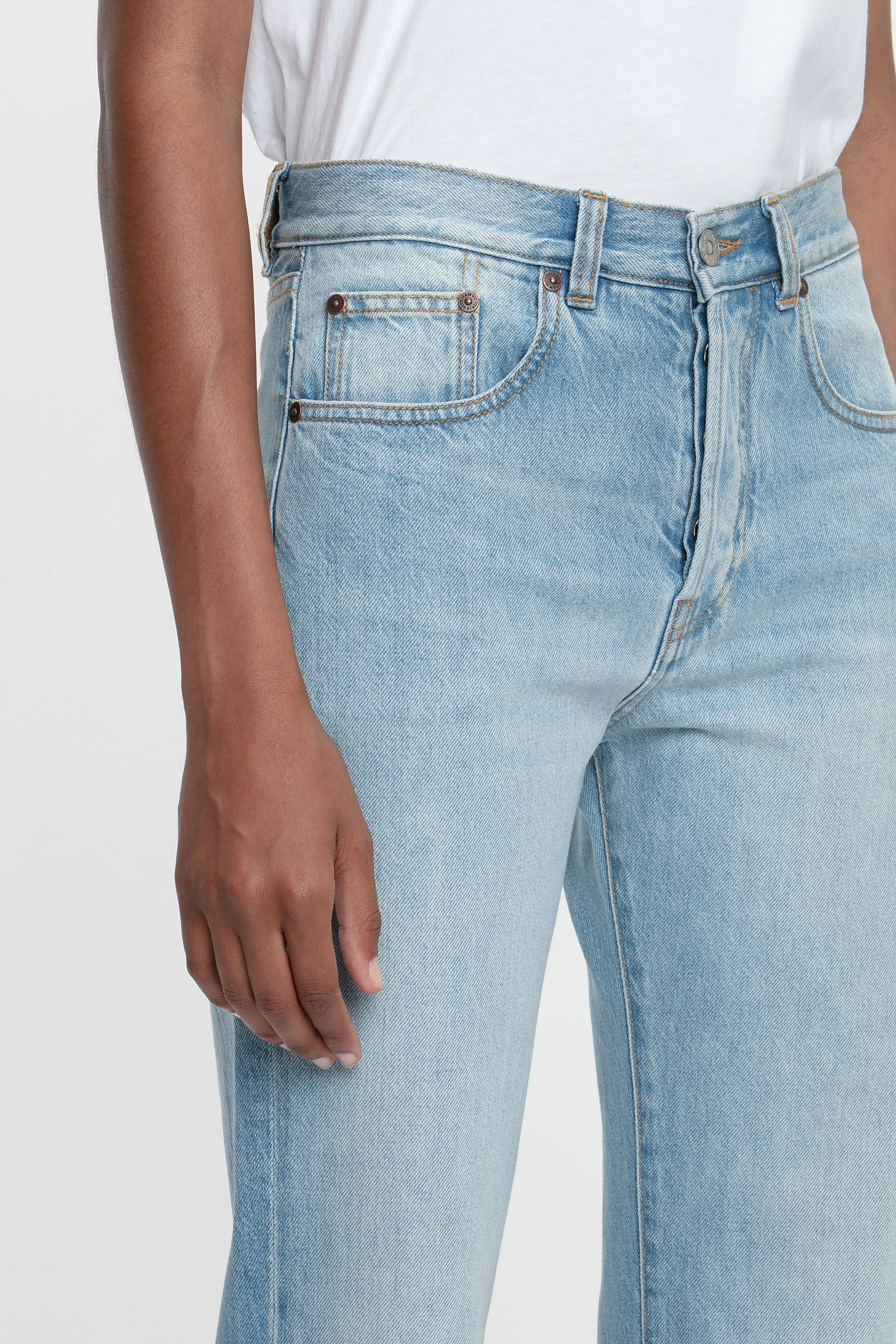 Victoria Relaxed Jean In Light Blue Wash Victoria Beckham